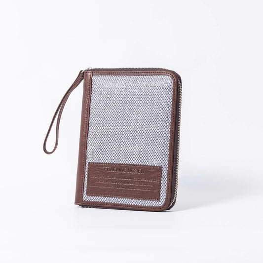 Travel Document Holder: Pehuenia